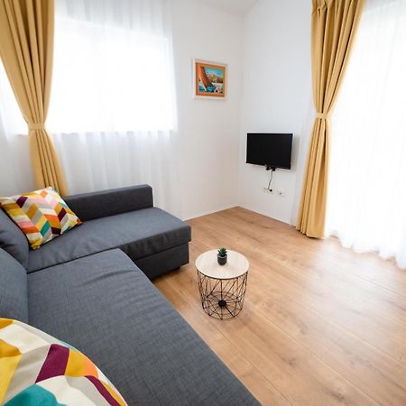 Apartments Piskulic ブロダリツァ エクステリア 写真